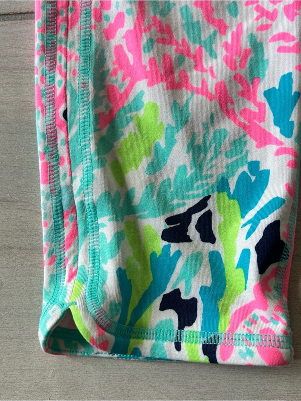Lilly Pulitzer Luxletic Tropical Coral Resort Cropped 28" Active Leggings - Picture 3 of 5